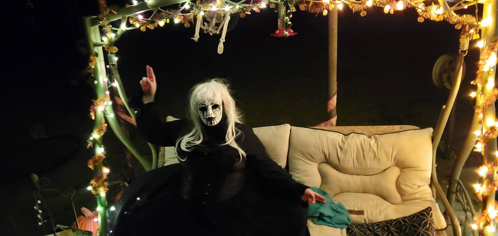 Costumed haunted maze actor